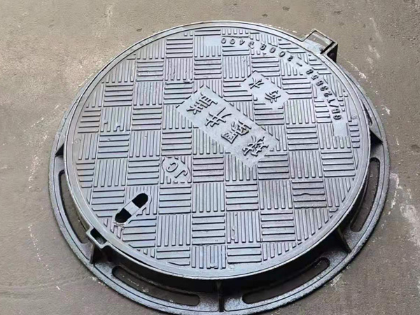 球墨铸铁井盖怎么打开？